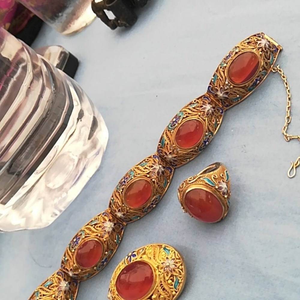Silver carnalian stone